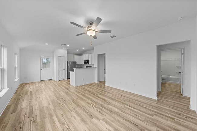 104 Paradise Cyn Dr in Jarrell, TX - Building Photo - Building Photo