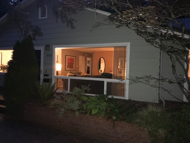 3839 SW Marigold St, Unit 3839 SW Marigold st in Portland, OR - Foto de edificio - Building Photo