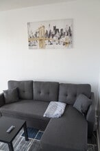 21 Wright Ave, Unit 2 in Jersey City, NJ - Foto de edificio - Building Photo