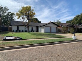 5745 37th St in Lubbock, TX - Building Photo
