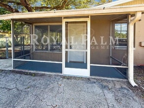 9861 Orange River Blvd in Ft. Myers, FL - Foto de edificio - Building Photo