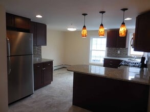 14 Main St, Unit 4 in Easthampton, MA - Building Photo - Building Photo