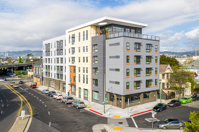 Embark Apartments in Oakland, CA - Building Photo - Primary Photo