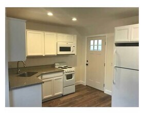 228 C Ave in Coronado, CA - Foto de edificio - Building Photo