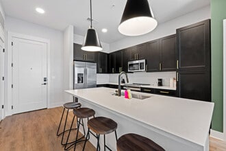 801 N Mac Dill Ave in Tampa, FL - Foto de edificio - Building Photo