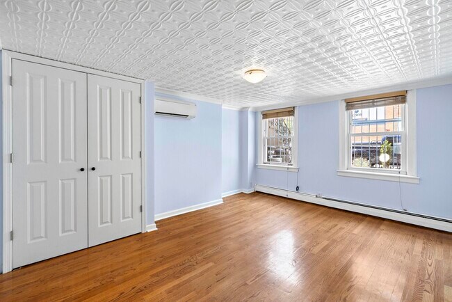 138 Erie St in Jersey City, NJ - Building Photo - Building Photo