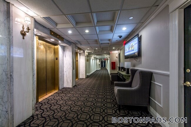 62 Boylston St, Unit 821 in Boston, MA - Foto de edificio - Building Photo