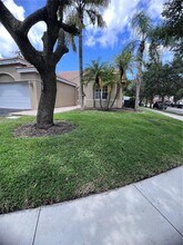 1371 Bayview Cir in Weston, FL - Building Photo - Building Photo