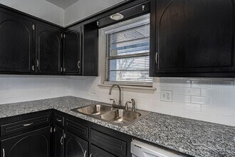 303 Annawood Dr in Yukon, OK - Building Photo - Building Photo