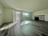 7712 Cypress Dr, Unit D in Huntington Beach, CA - Building Photo - Building Photo