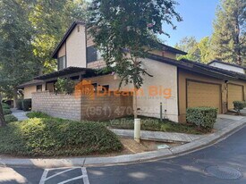 5431 Vía Alberca in Riverside, CA - Building Photo