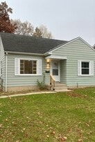 2235 Ridgelawn Ave in Youngstown, OH - Building Photo