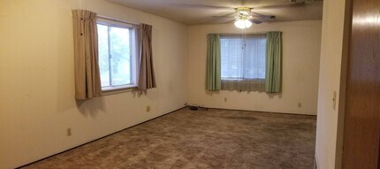 1290 Aloha St in Red Bluff, CA - Building Photo - Building Photo