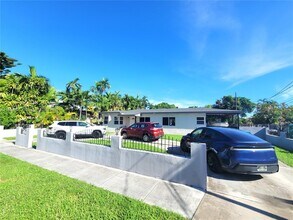 8839 SW 28th St in Miami, FL - Building Photo - Building Photo