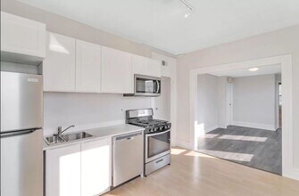 5815 Ellsworth, Unit 1 in Pittsburgh, PA - Building Photo - Building Photo