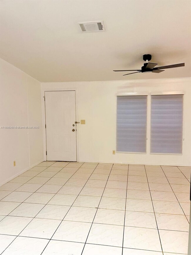 5904 Sussex Dr in Tampa, FL - Building Photo - Building Photo