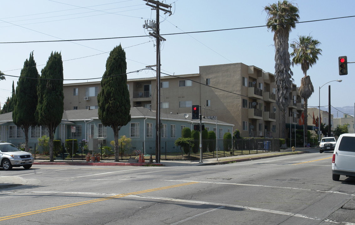 Studio Pointe Apartments in Los Angeles, CA - Building Photo