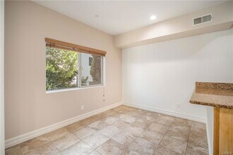 10808 Kling St in Los Angeles, CA - Building Photo - Building Photo