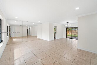 9835 SW 76th St in Miami, FL - Building Photo - Building Photo