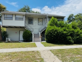 330 21st St N in St. Petersburg, FL - Building Photo