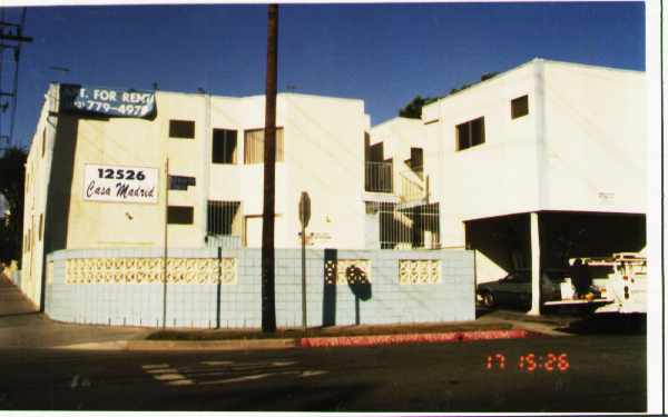 12526 S Western Ave in Los Angeles, CA - Foto de edificio - Building Photo