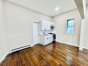 1607 Kerrigan Ave in Union City, NJ - Foto de edificio - Building Photo