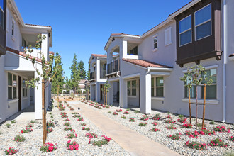 Brookside Villas in Fresno, CA - Building Photo - Building Photo