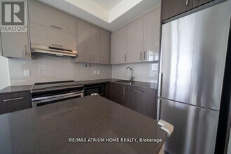 180 Fairview Mall Dr in Toronto, ON - Building Photo - Building Photo