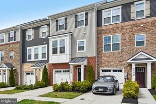 1306 Hawk Hollow Dr in Crofton, MD - Building Photo