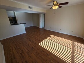 904 University Oaks Blvd in College Station, TX - Building Photo - Building Photo