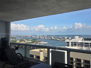 1717 N Bayshore Dr in Miami, FL - Building Photo - Building Photo