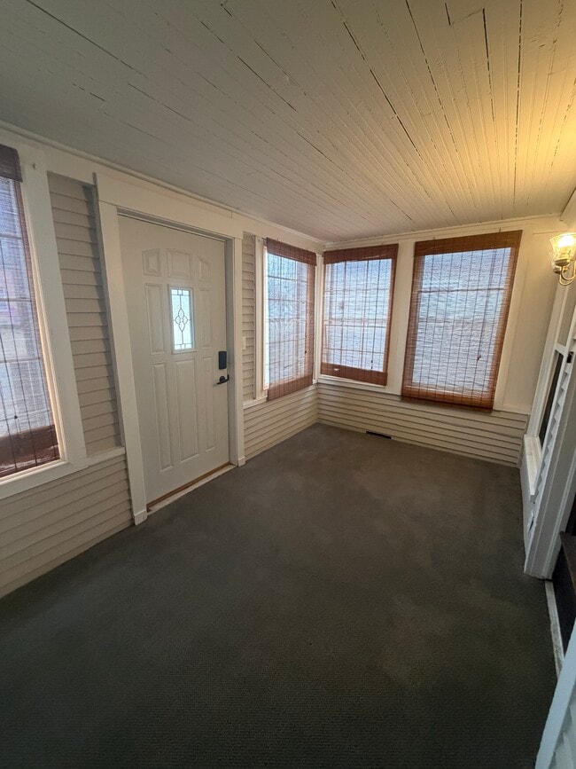 134 Perry St, Unit 1 in Grand Ledge, MI - Building Photo - Building Photo