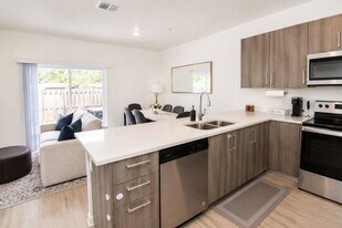 170 NE 158th St in Miami, FL - Building Photo