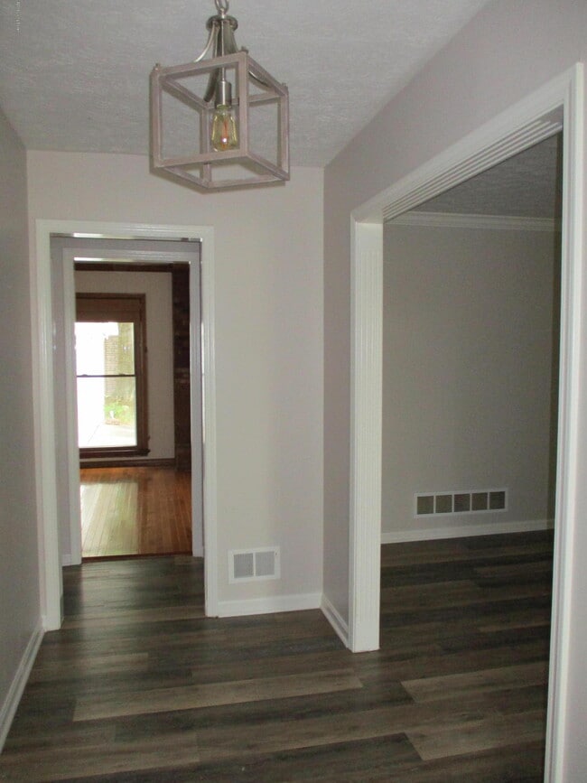 2901 Creekside Dr in Louisville, KY - Building Photo - Building Photo