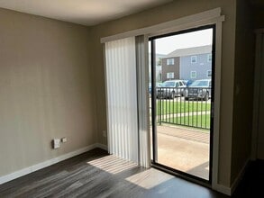 325 E NUGGET LLC (Lakeshore) (lakeshor) in Oklahoma City, OK - Foto de edificio - Interior Photo