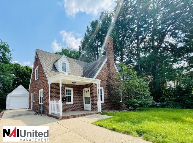 property at 2918 Douglas St