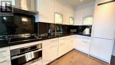 8 The Esplanade in Toronto, ON - Building Photo - Building Photo