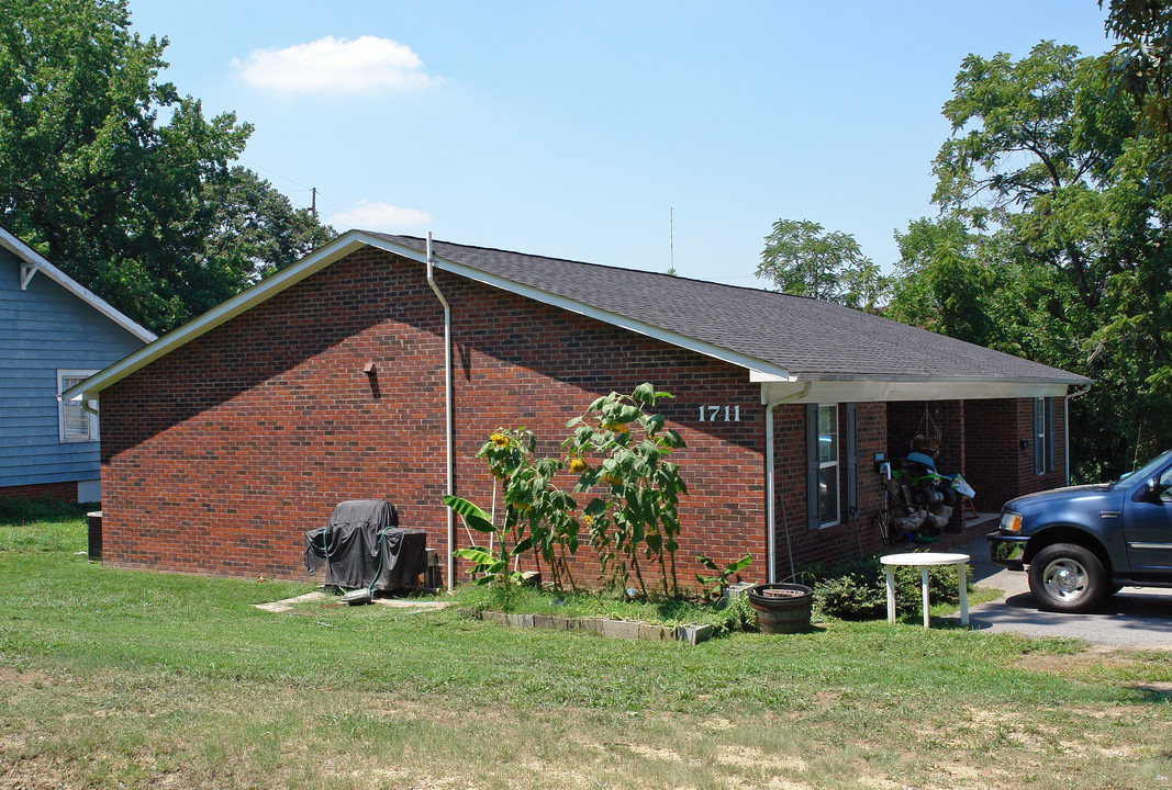 1711 Welborn St in High Point, NC - Building Photo