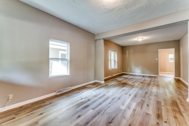 225 N Estelle St in Wichita, KS - Building Photo - Building Photo