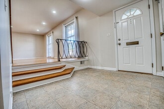 1019 W White Oak St in Arlington Heights, IL - Building Photo - Building Photo