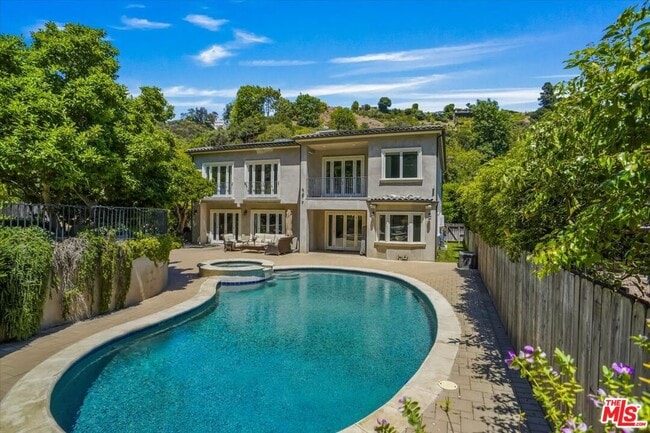 1701 Roscomare Rd in Los Angeles, CA - Building Photo - Building Photo