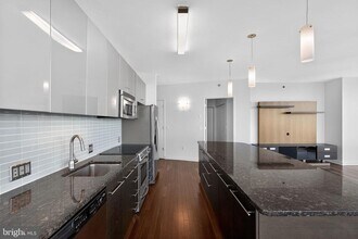 2101 Market St in Philadelphia, PA - Building Photo - Building Photo