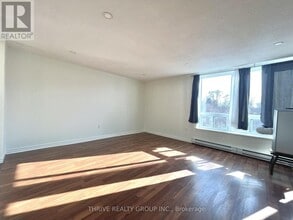 1288 Commissioners Rd W in London, ON - Building Photo - Building Photo