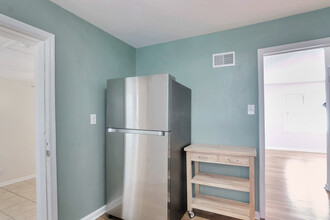 Room in House on Santa Monica Dr in Decatur, GA - Foto de edificio - Building Photo