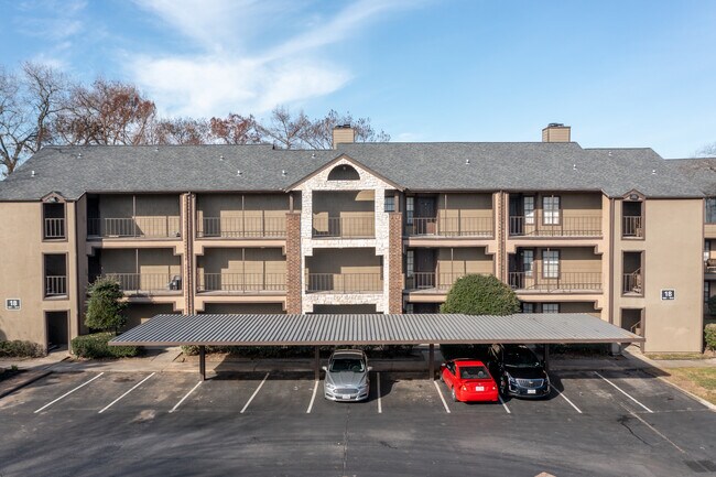 The Madison on the Lake in Houston, TX - Building Photo - Building Photo