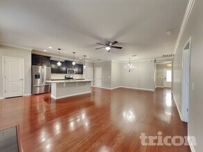 1808 Stonewater Dr in Nashville, TN - Foto de edificio - Building Photo