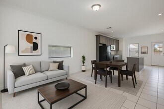 8710 Knox St in Houston, TX - Foto de edificio - Building Photo