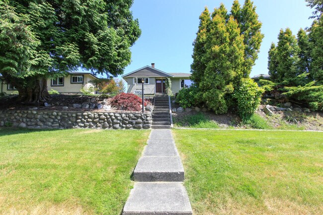 2956 Noel Dr in Burnaby, BC - Building Photo - Building Photo