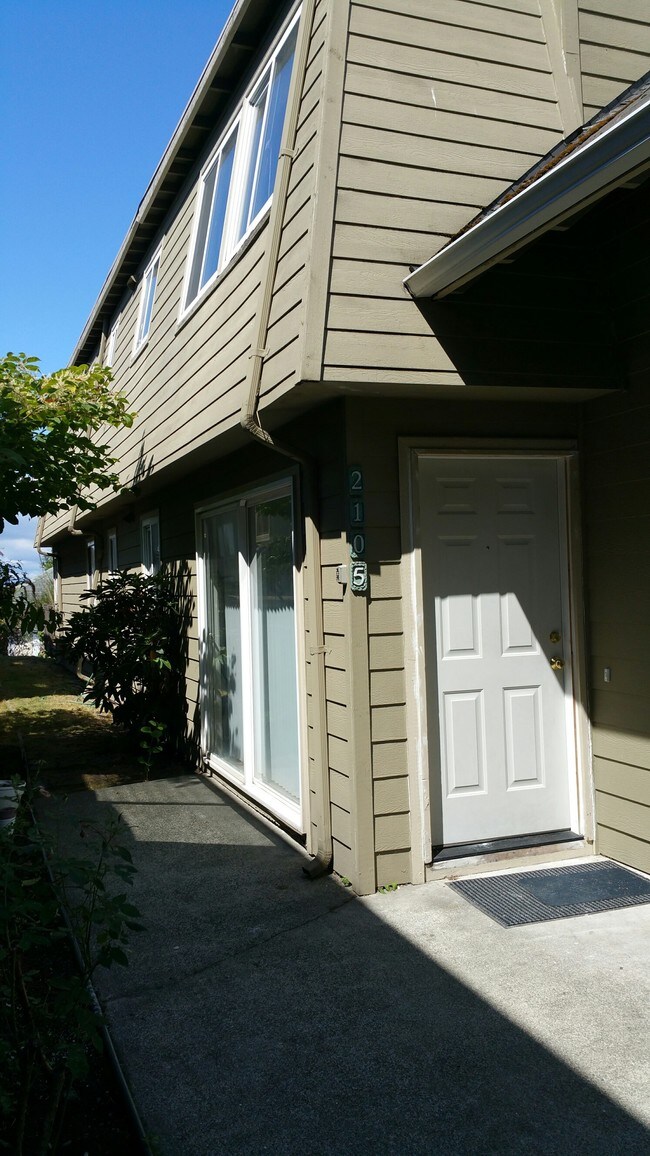 2105 10th Ave W in Seattle, WA - Building Photo - Building Photo
