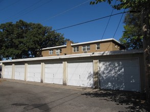 Larpenteur Apartments in St. Paul, MN - Building Photo - Building Photo